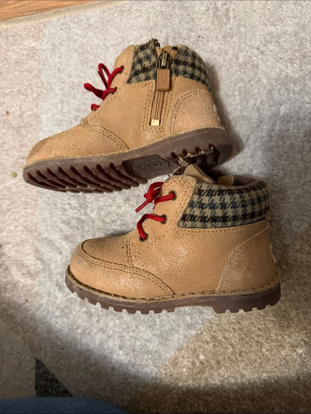 UGG comfortable tan